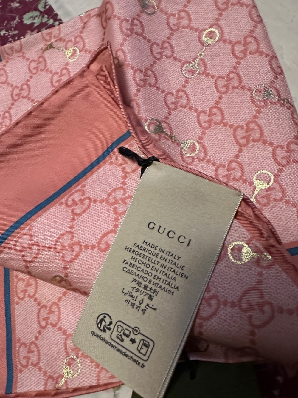 Gucci Pink and Gold Patterned Scarf brand new - Picture 5 of 9